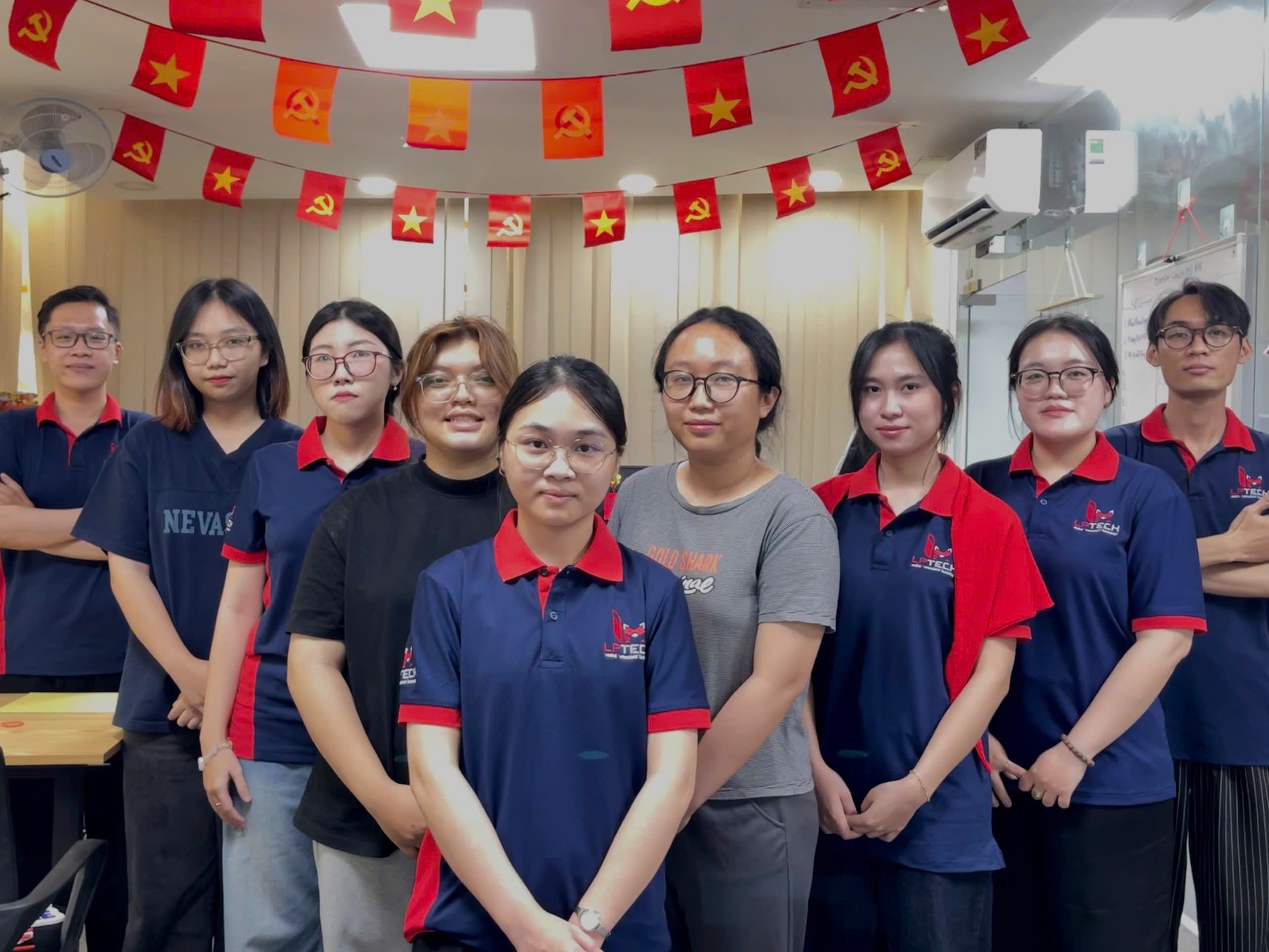 chup-cung-la-tai-lptech